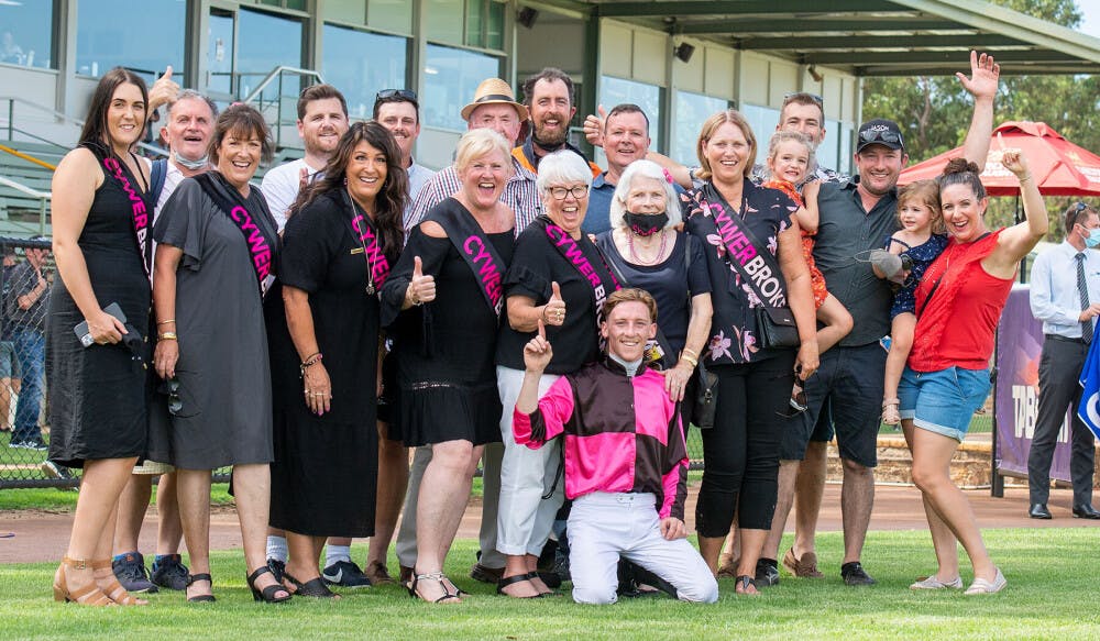 Team Cywerbroke with their winner Cywer at Pinjarra Park